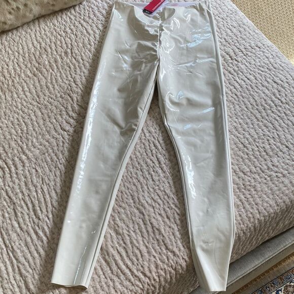 White high stretch latex leggings. - Picture 1 of 7